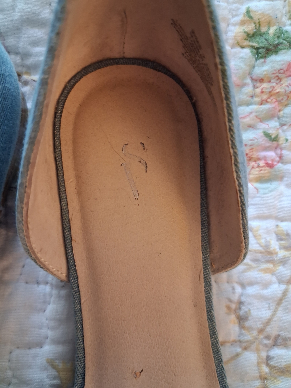 Simply Vera Wang Size 7 Embellished Denim Pointed Toe Flats - Blue - Picture 3 of 7